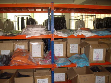 方法衣服の貯蔵のための調節可能な多重レベル鋼板中型の義務の棚